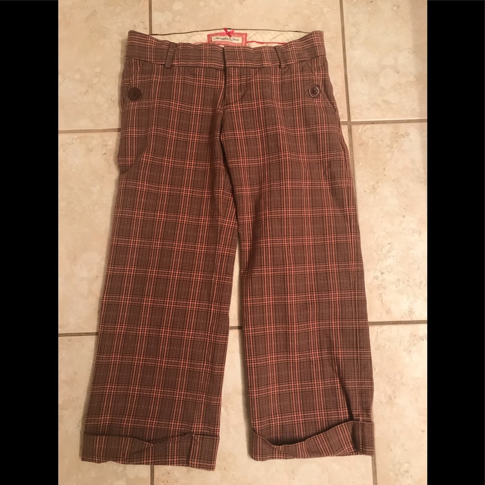 Abercrombie & Fitch Plaid cuffed Capri’s